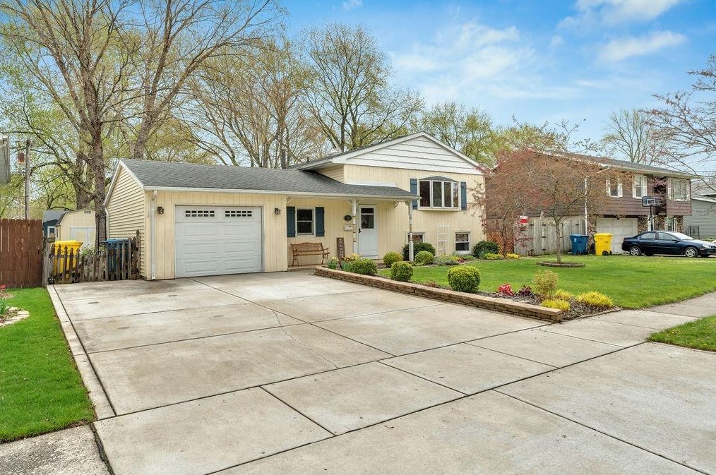729 N Wheeler St, Griffith, IN 46319