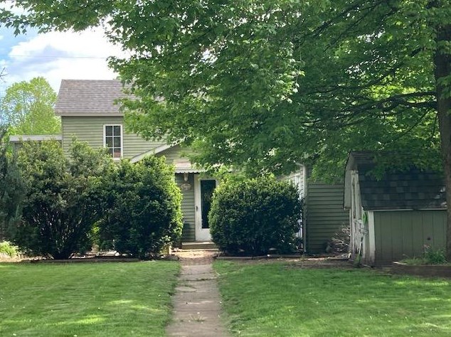 904 Division St, La Porte, IN 46350-4315