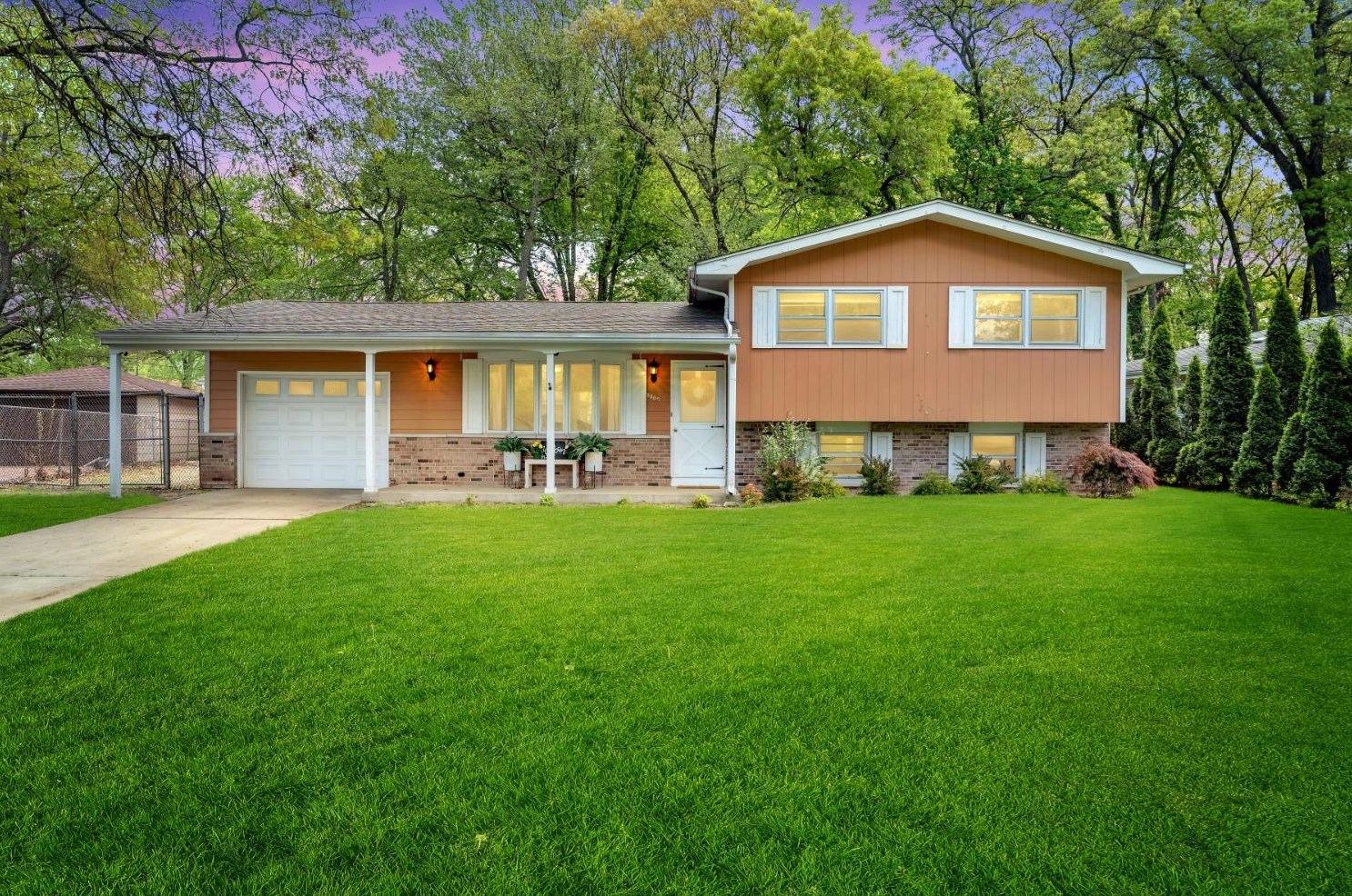 2367 Saturn St, Portage, IN 46368-2237