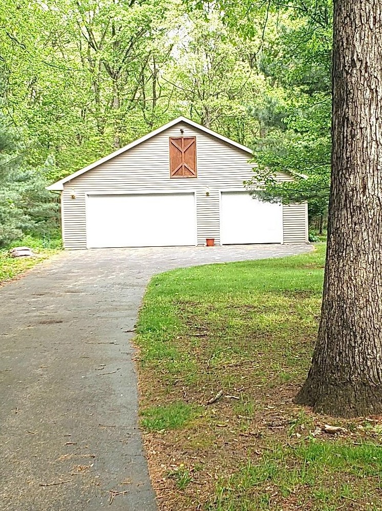11322 East Dr, Demotte, IN 46310-8202