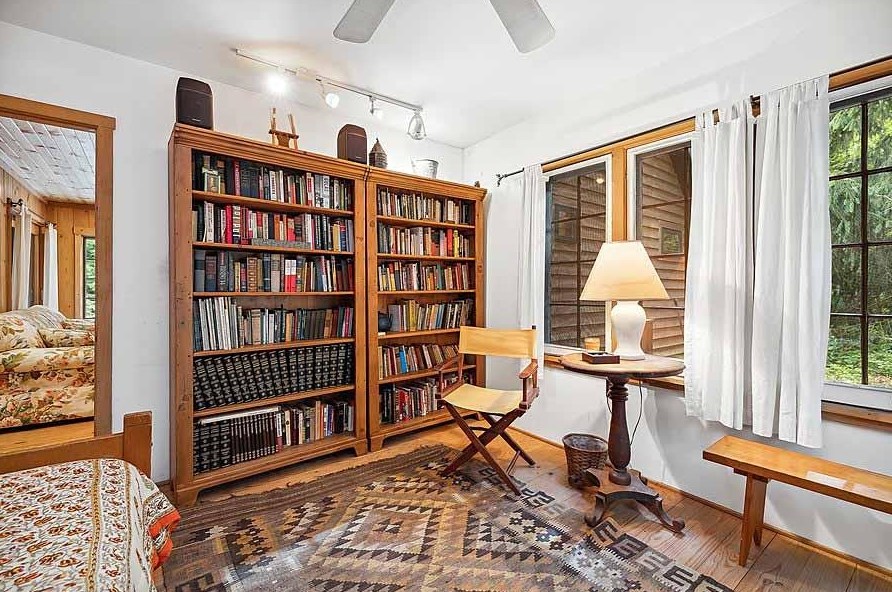 3822 Hiawatha Dr, Michigan City IN  46360-1118 exterior