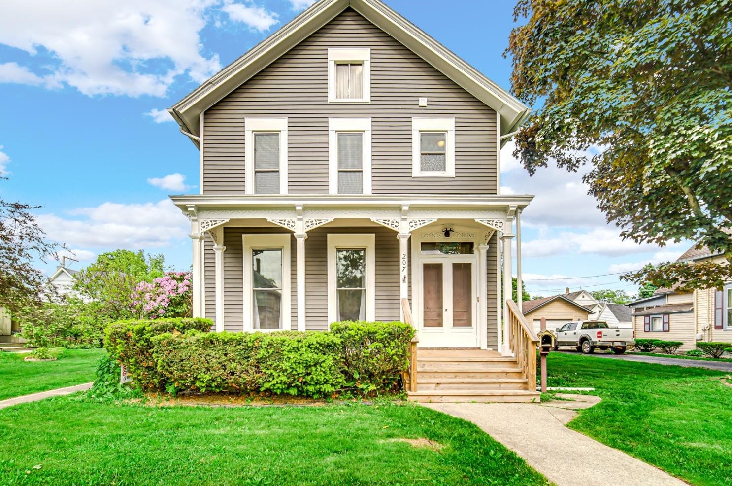 207 H St, La Porte, IN 46350-4855
