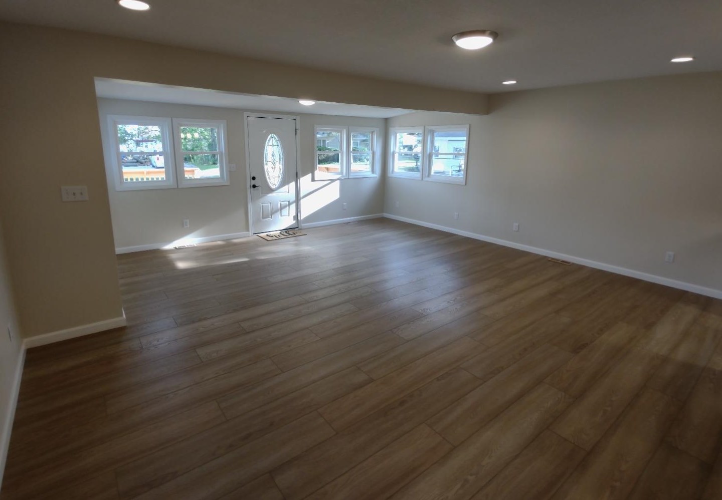 6390 E Leenon Ave, Bass Lake, IN 46534