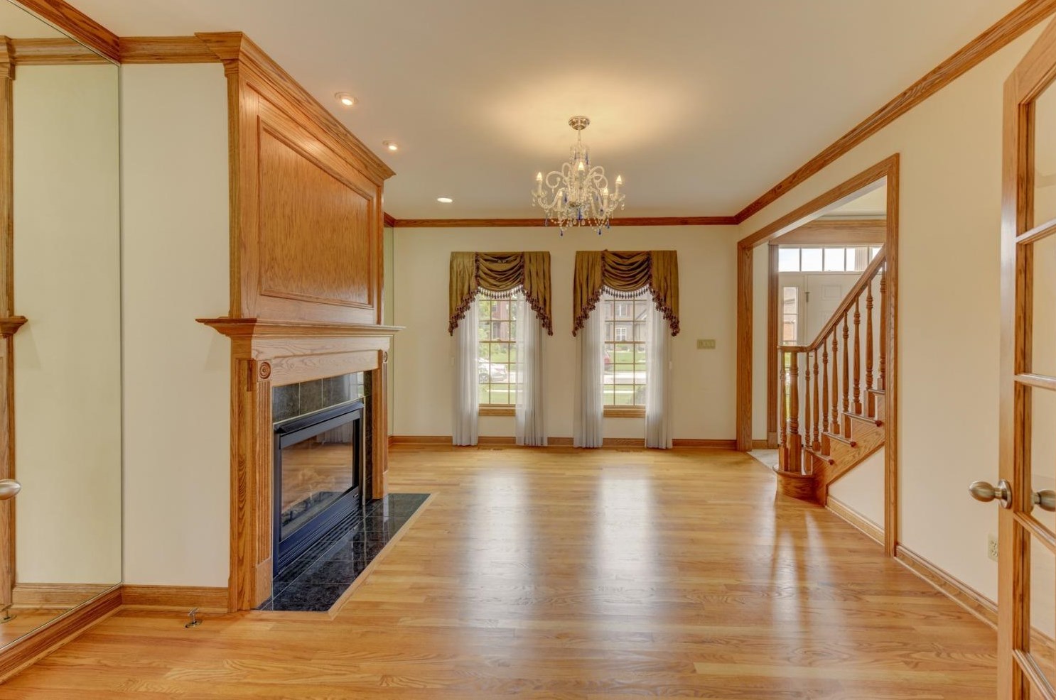 9925 New Devon St, Hammond, IN 46321