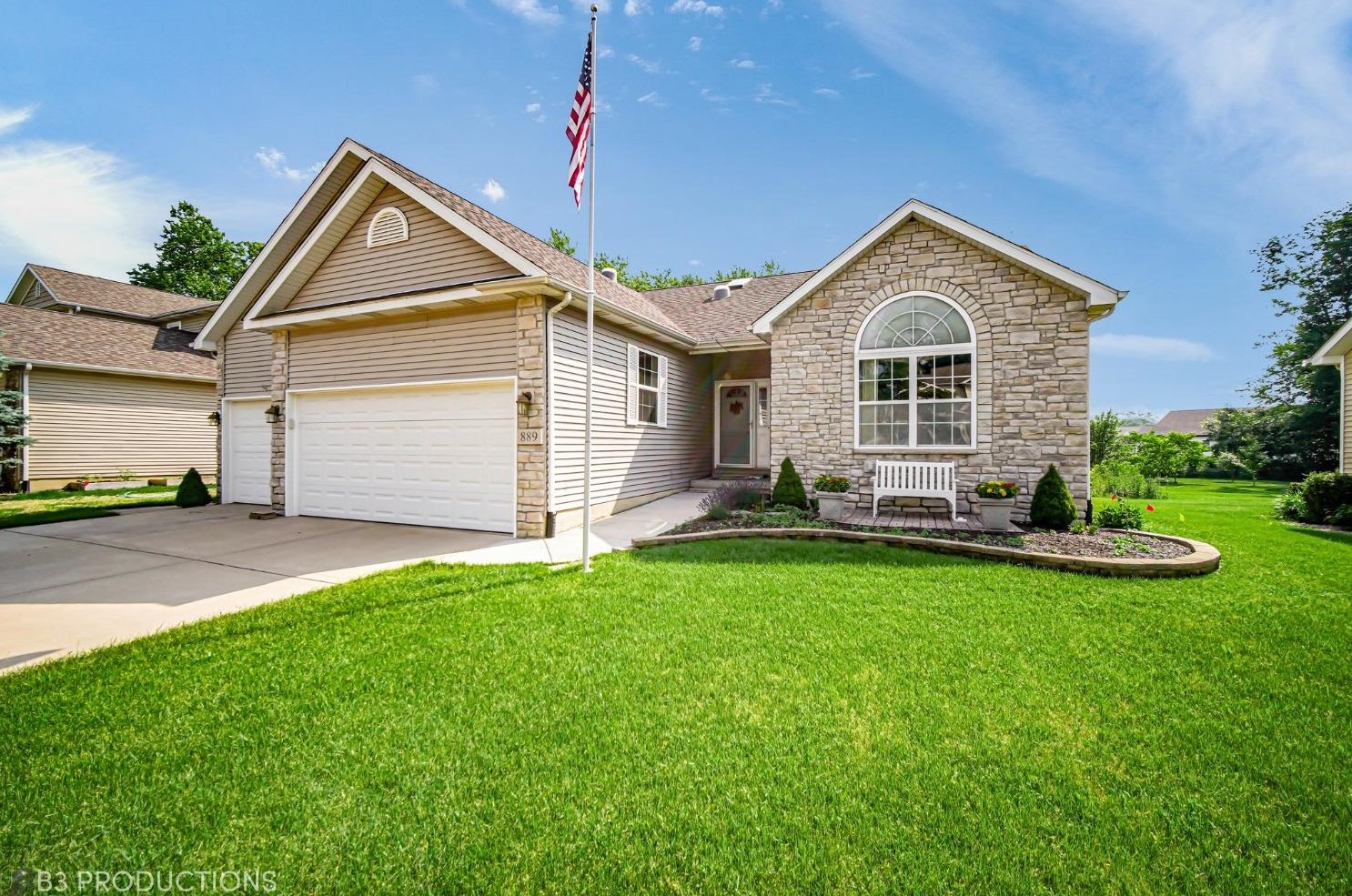 889 Dickens Ln, Valpo, IN 46383