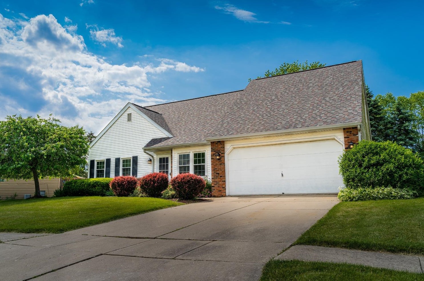 3705 Candlewood Dr, Valpo, IN 46385