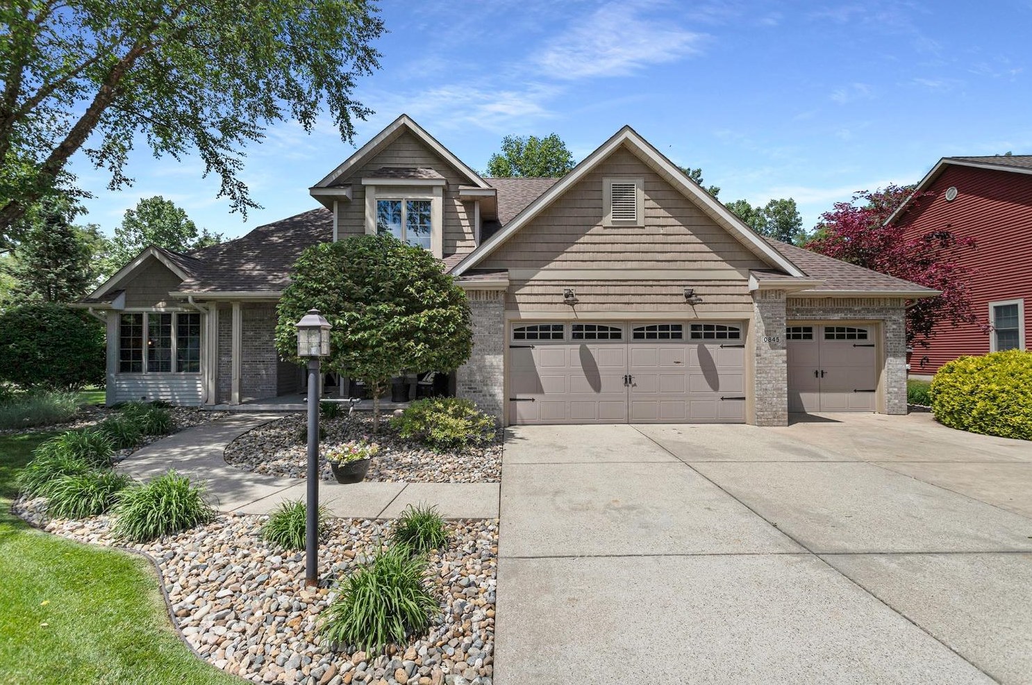 845 Remington Sq, La Porte, IN 46350-8894