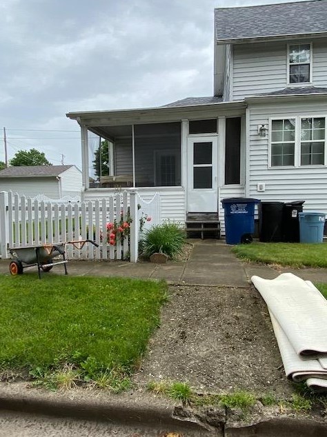 216 C St, La Porte, IN 46350-4930