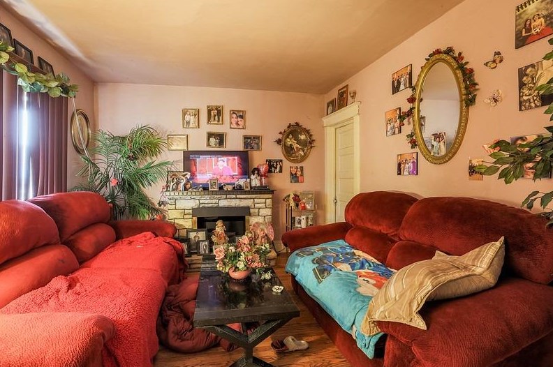 3909 Hemlock St, East Chicago, IN 46312-2432