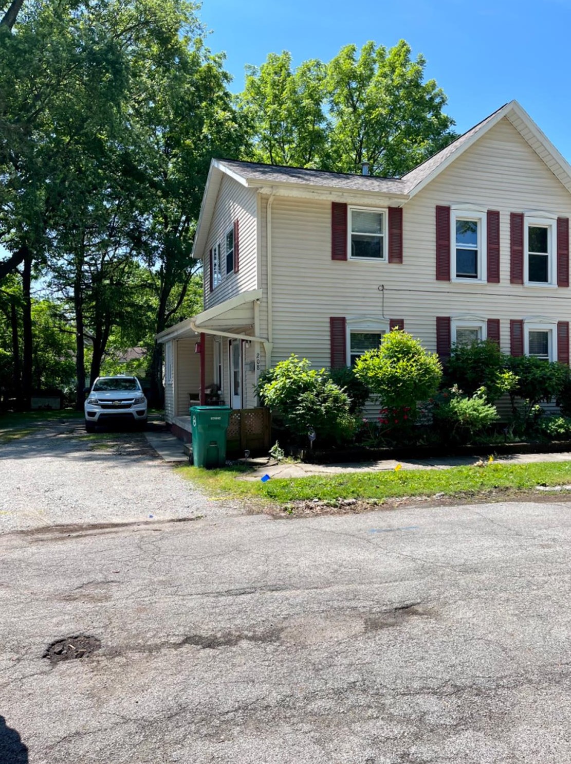 206 Woodson St, La Porte, IN 46350-3812