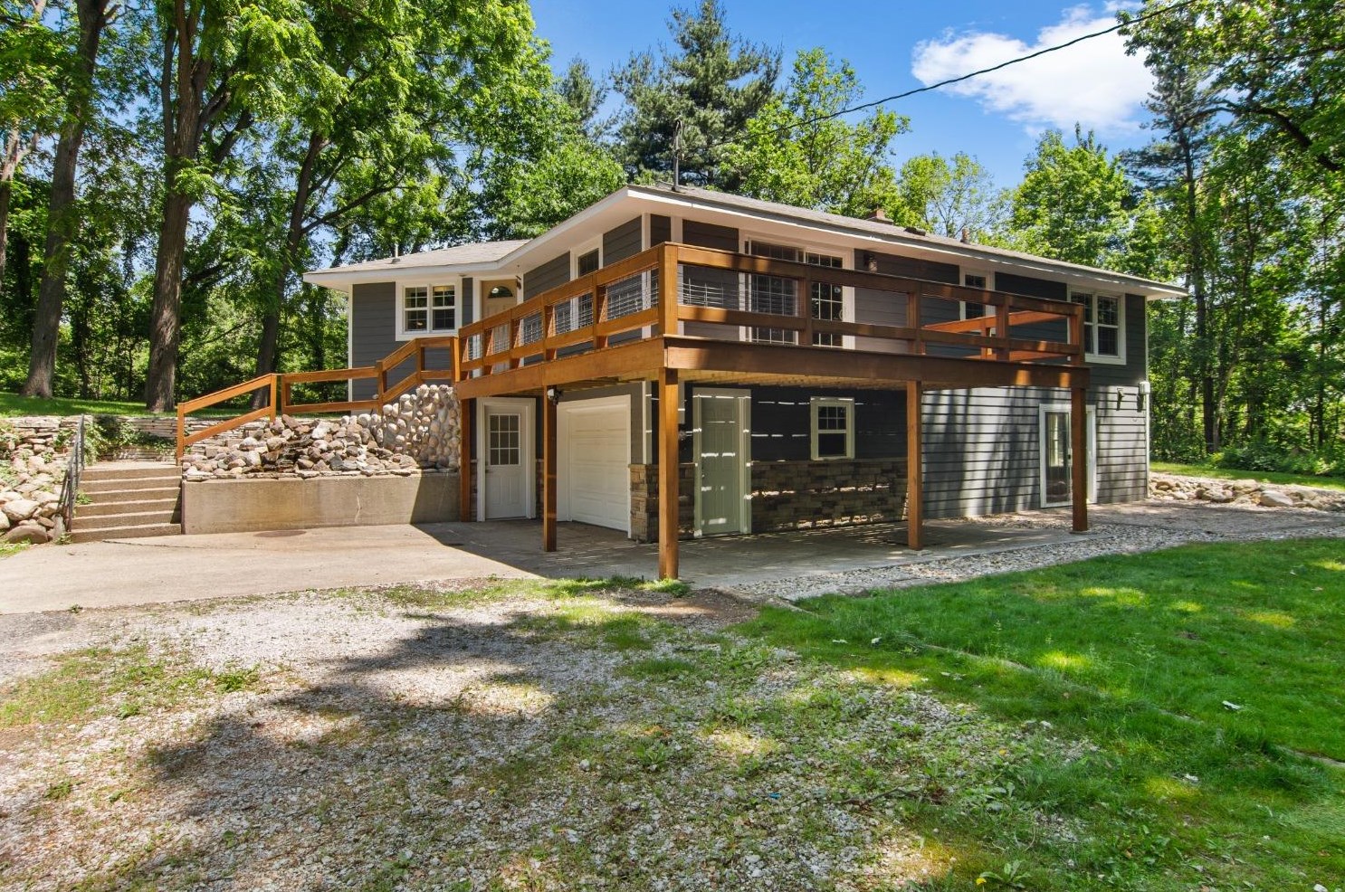 827 Springville Rd, La Porte, IN 46350-8341