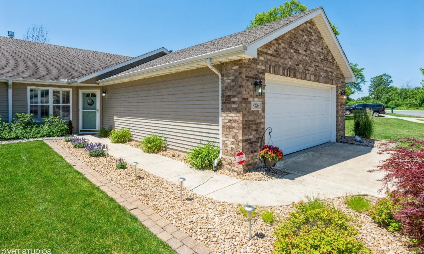 8861 Norris Dr, Hobart, IN 46342