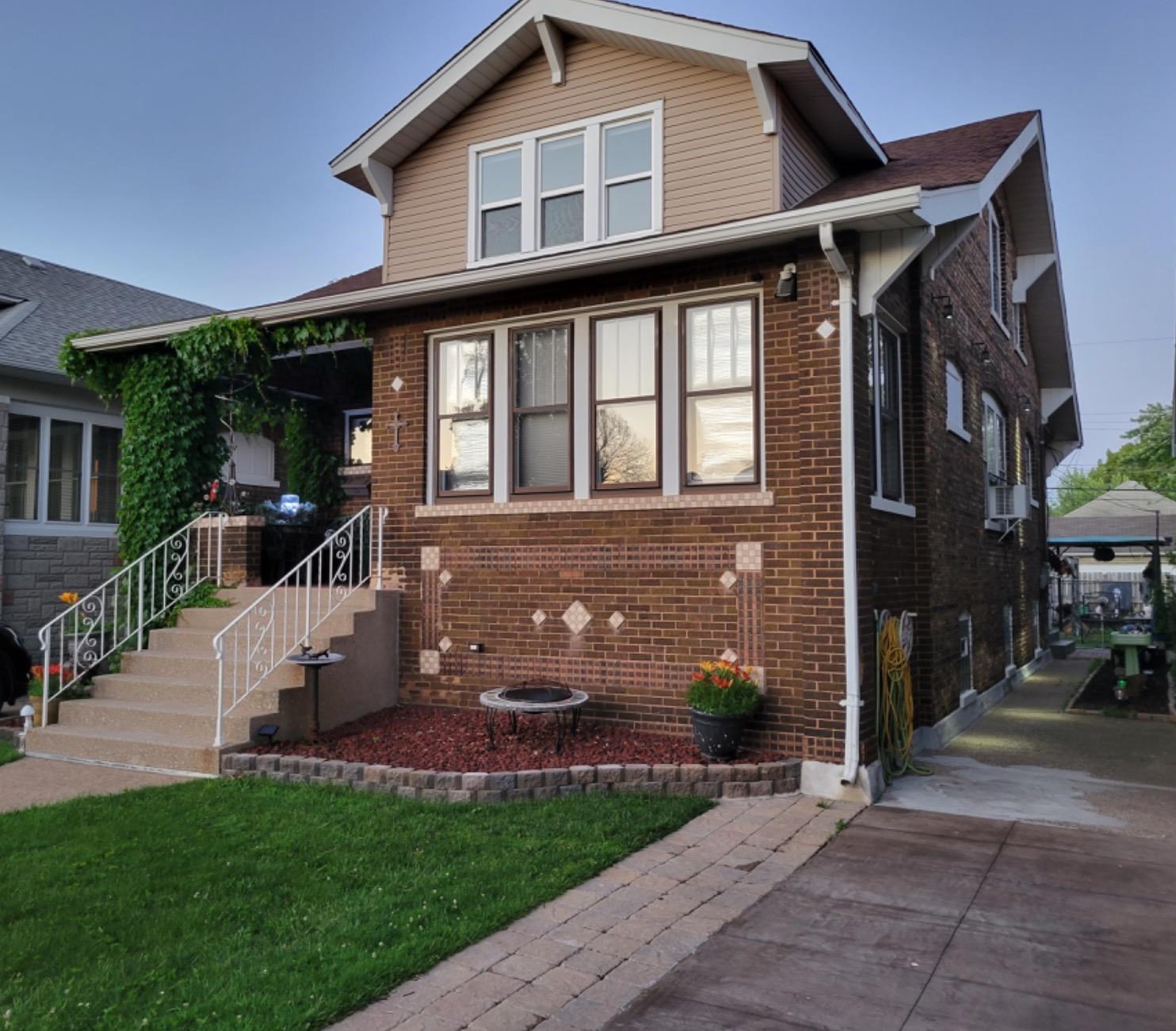 2115 Lincoln Ave, Whiting, IN 46394