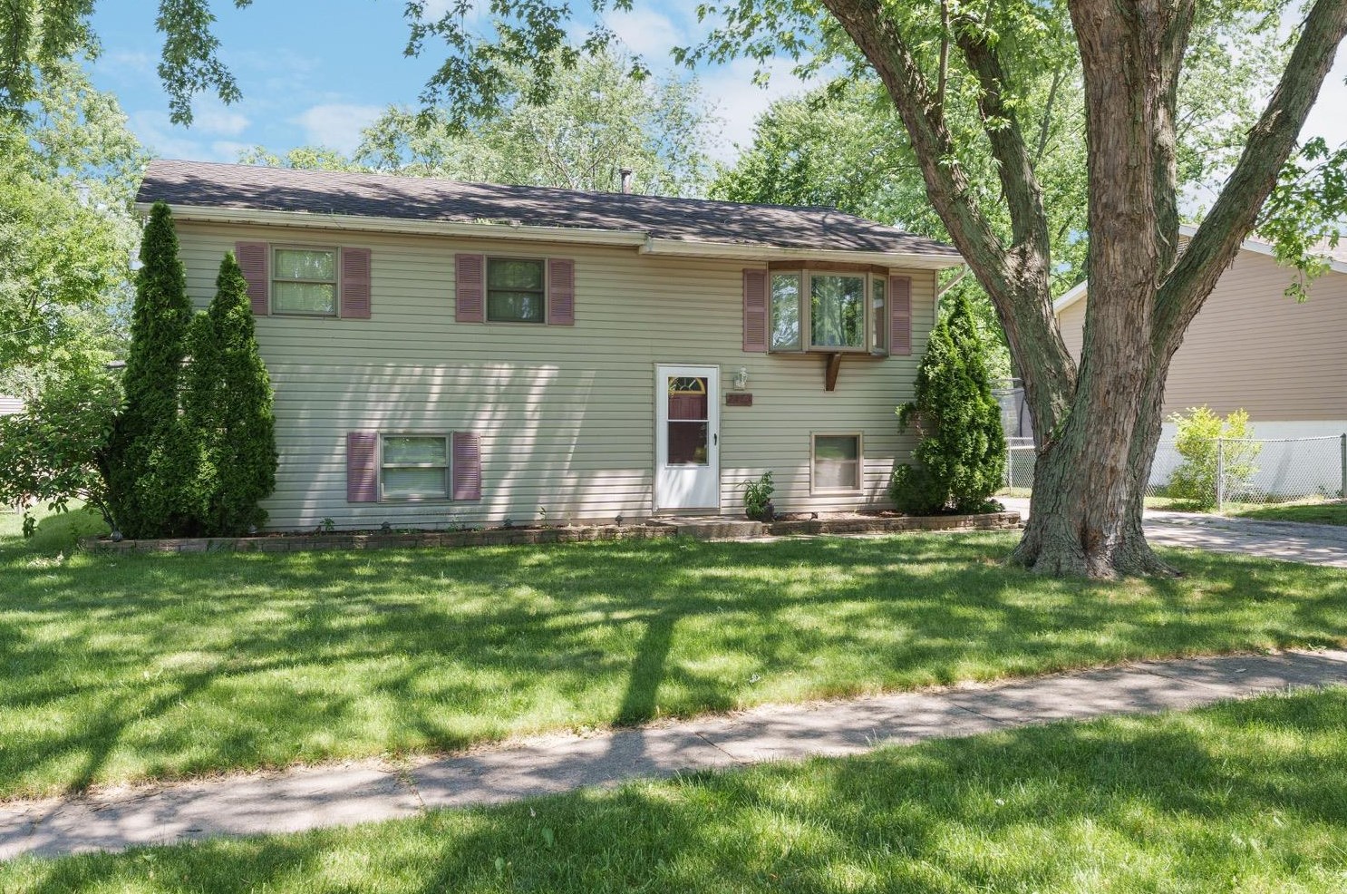 7543 Chase St, Gary, IN 46410-4418