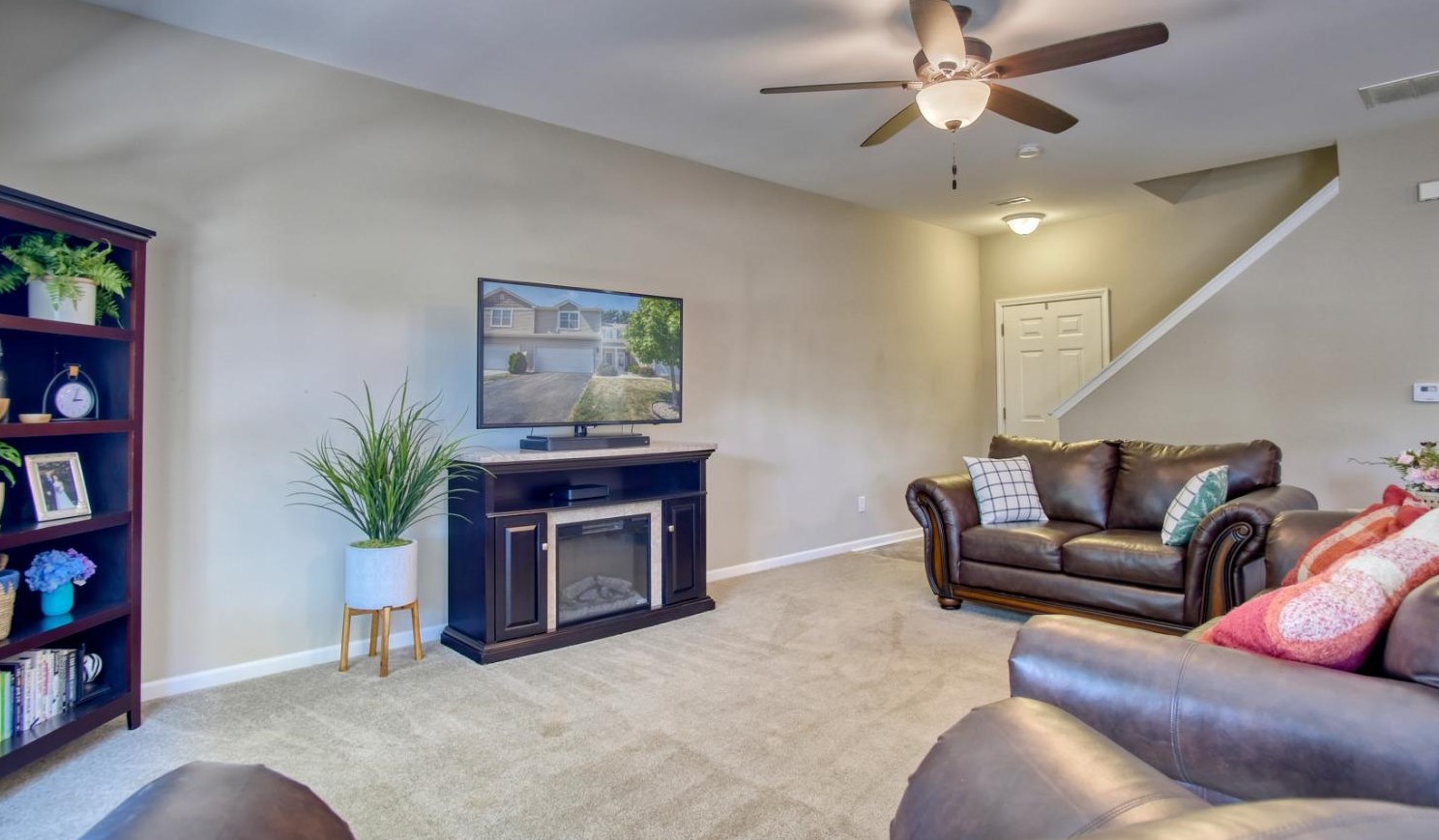 216 Sweetbriar Ct, North Hayden, IN