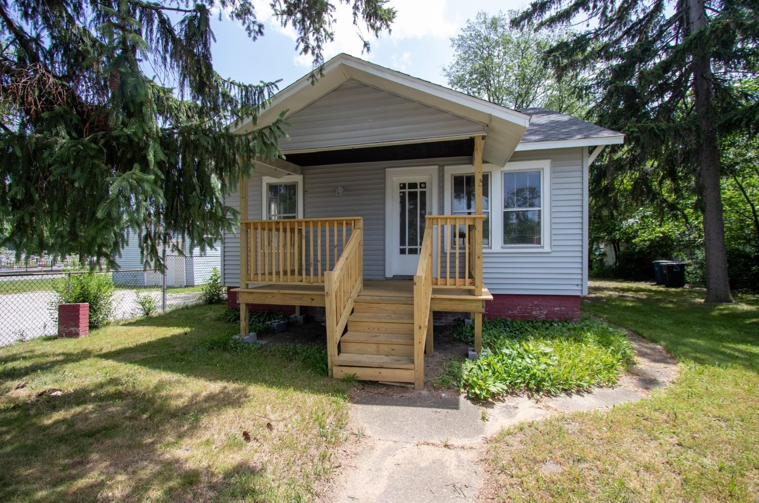 711 Barker Ave, Michigan City, IN 46360-5136
