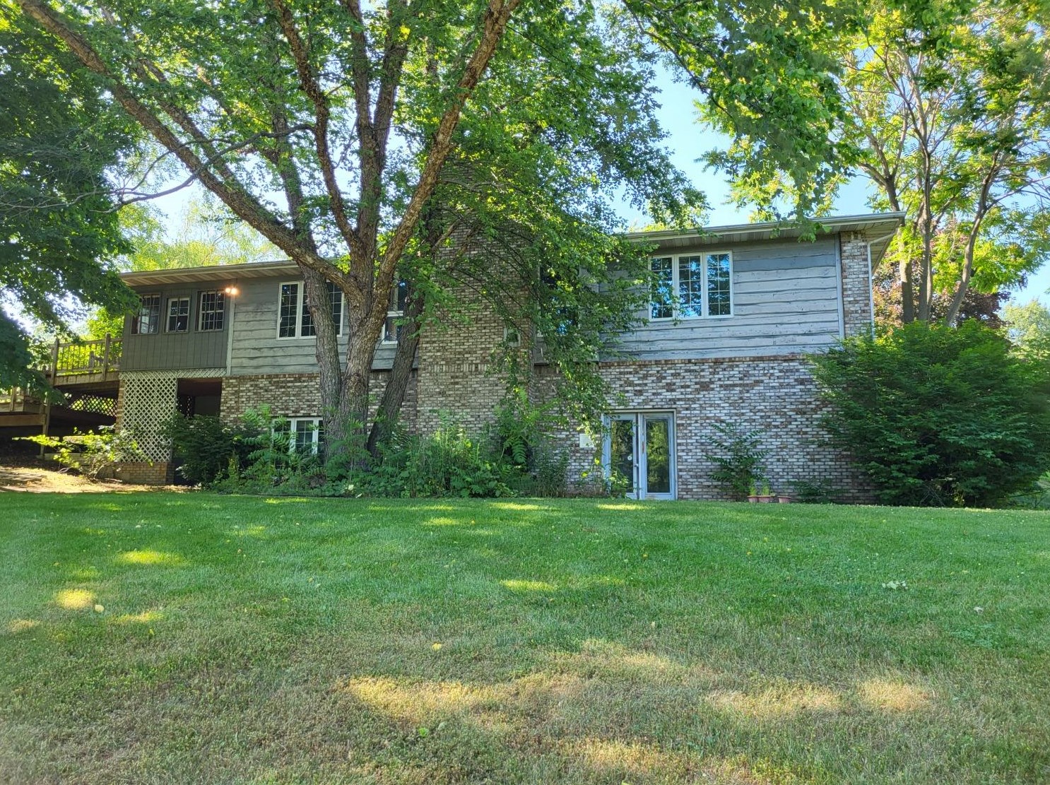3198 W Shorewood Dr, La Porte, IN 46350
