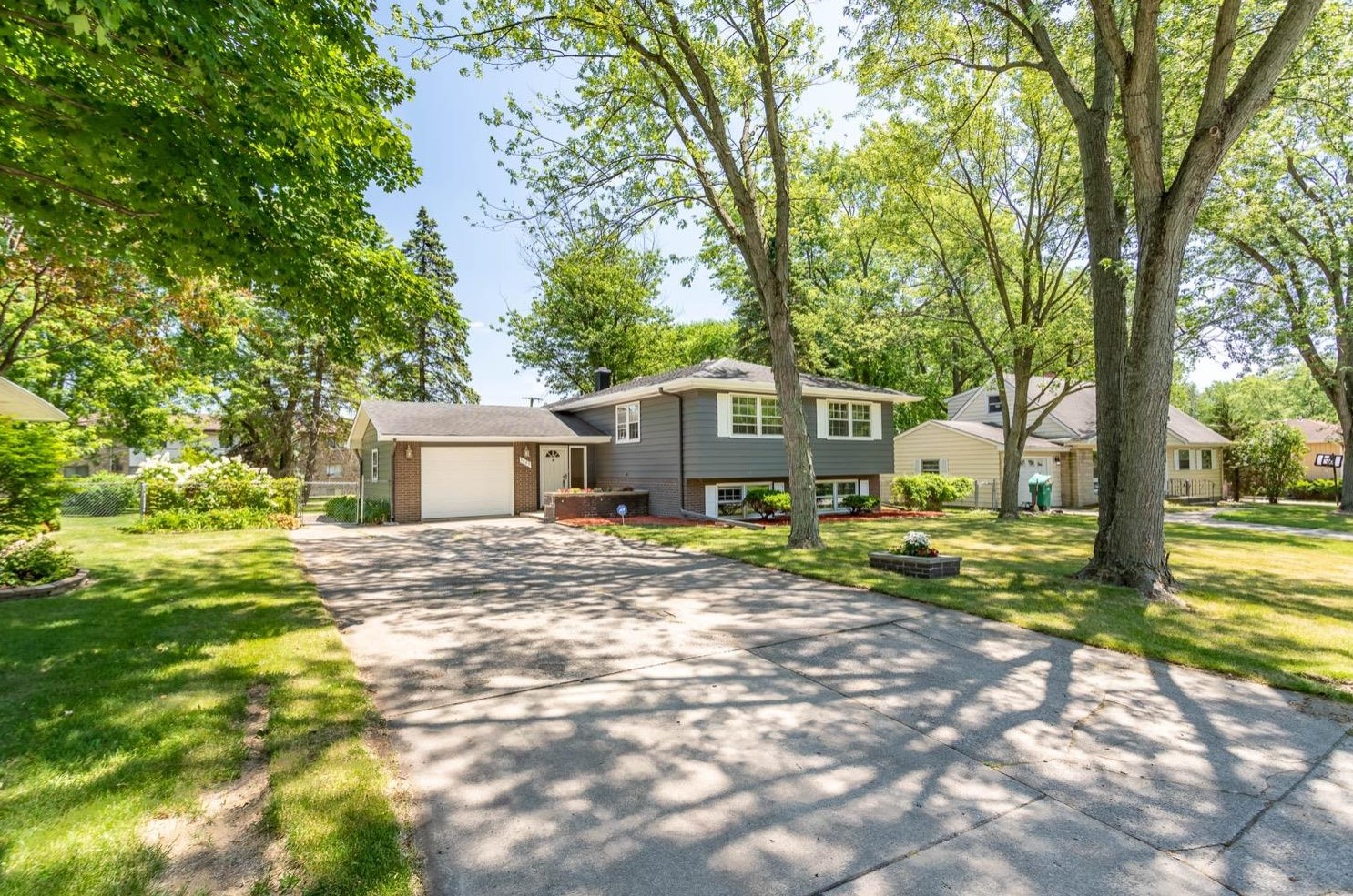 5825 Grant Pl, Gary IN  46410-2352 exterior