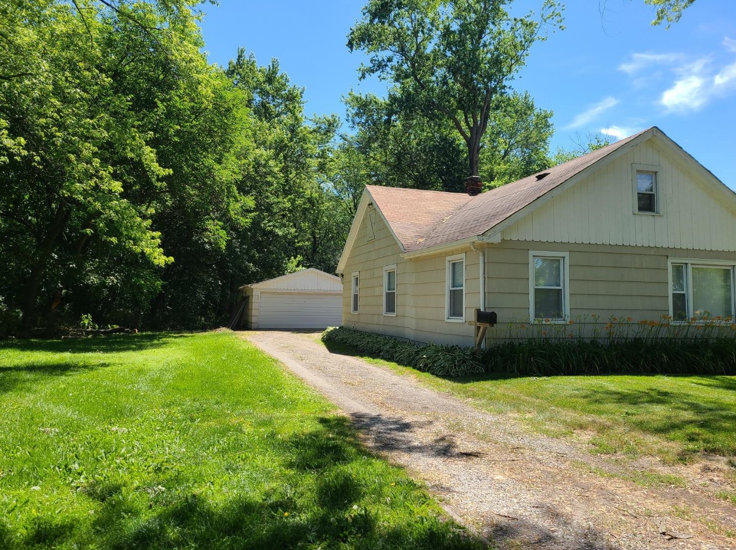 7143 Parrish Ave, Hammond, IN 46323