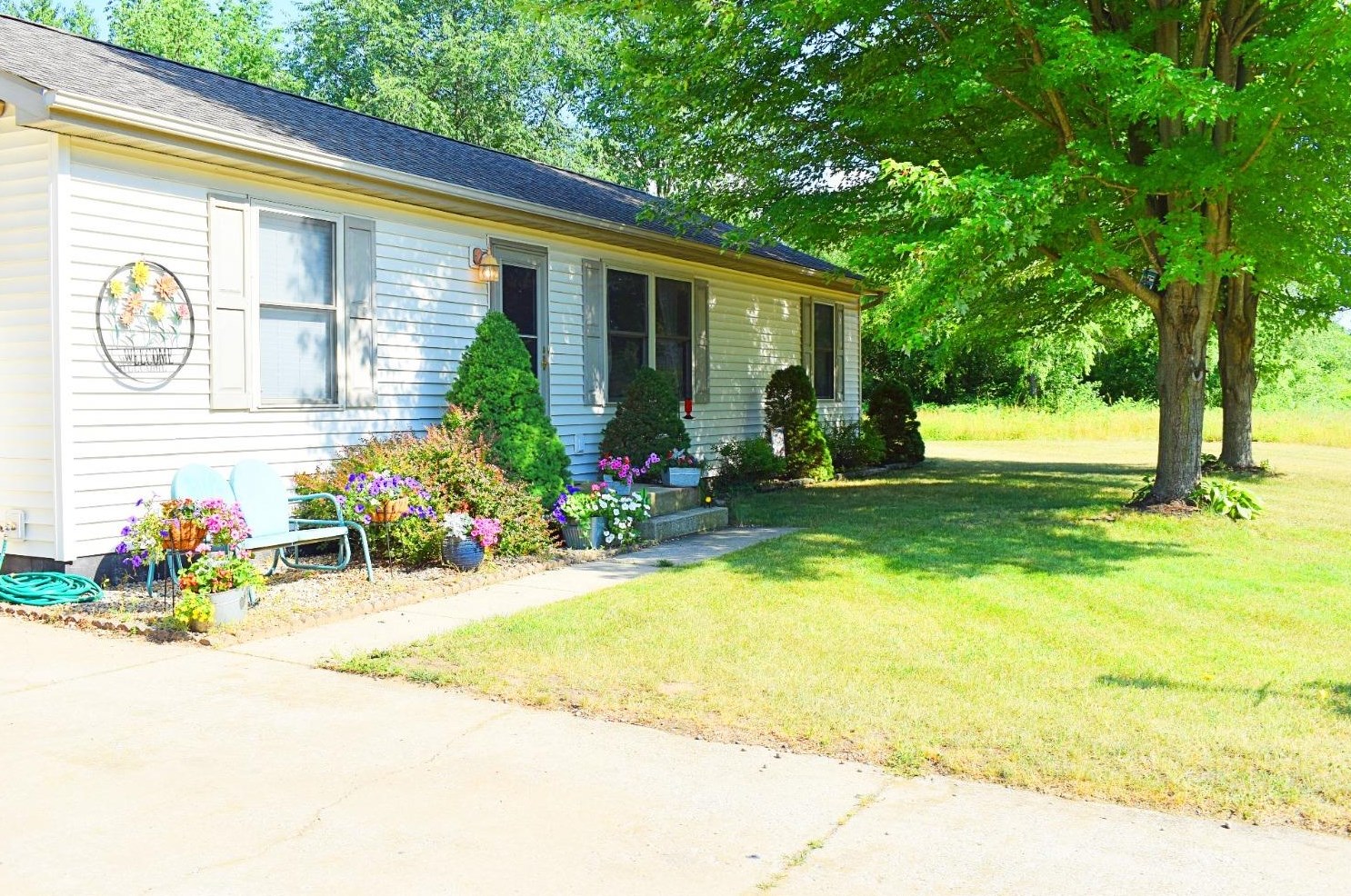 415 Belvoir Rd, Kingsford Heights, IN 46346-3300