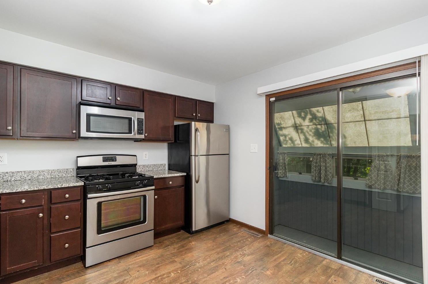 2120 Yorktowne Dr, Valpo, IN 46383