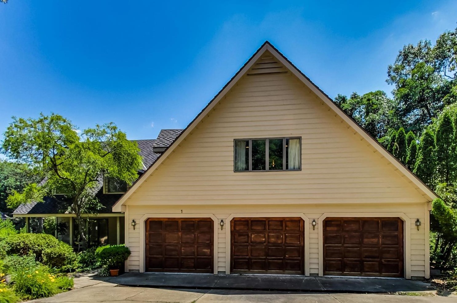 1 Sycamore Ct, Portage, IN 46368