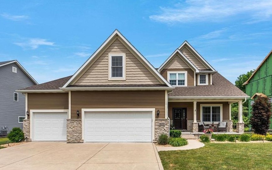 820 Shannon Dr, Crown Point, IN 46307