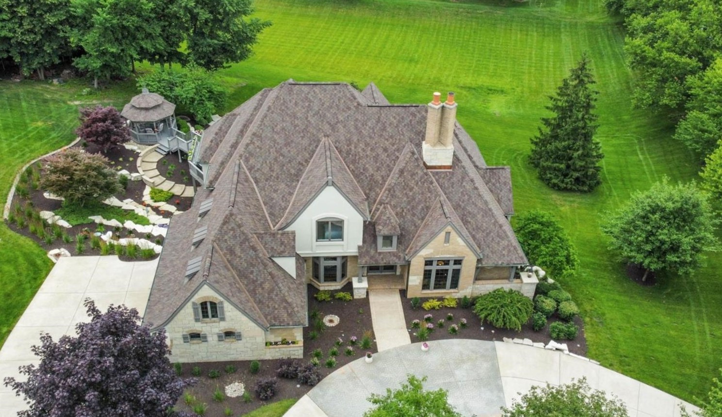 249 White Thorne Ln, Valpo, IN 46383
