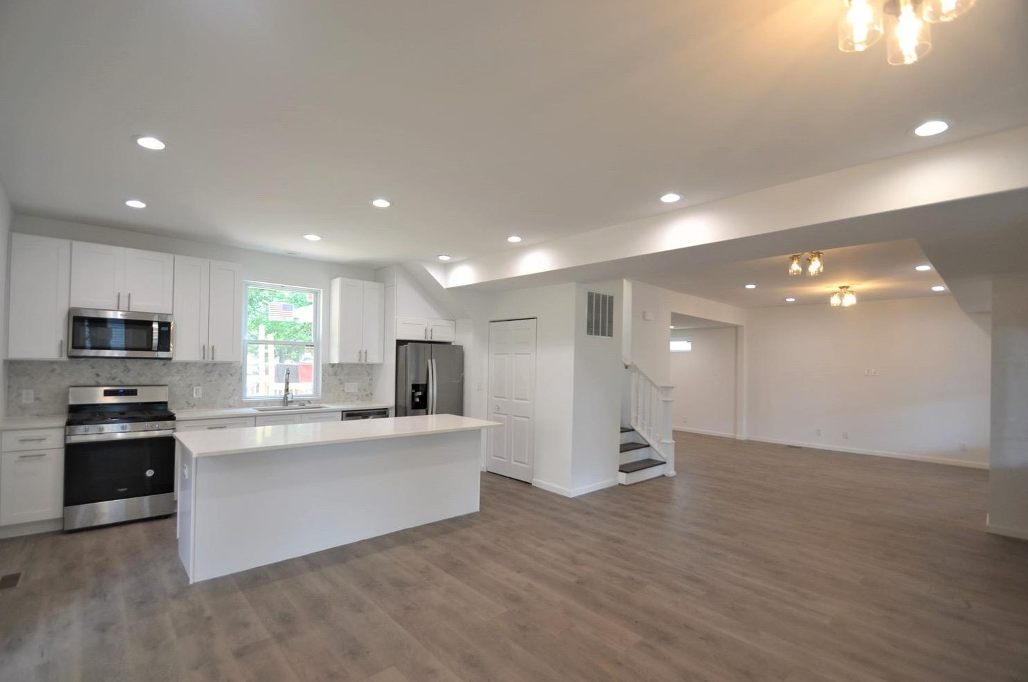 355 College Ave, Valpo, IN 46383