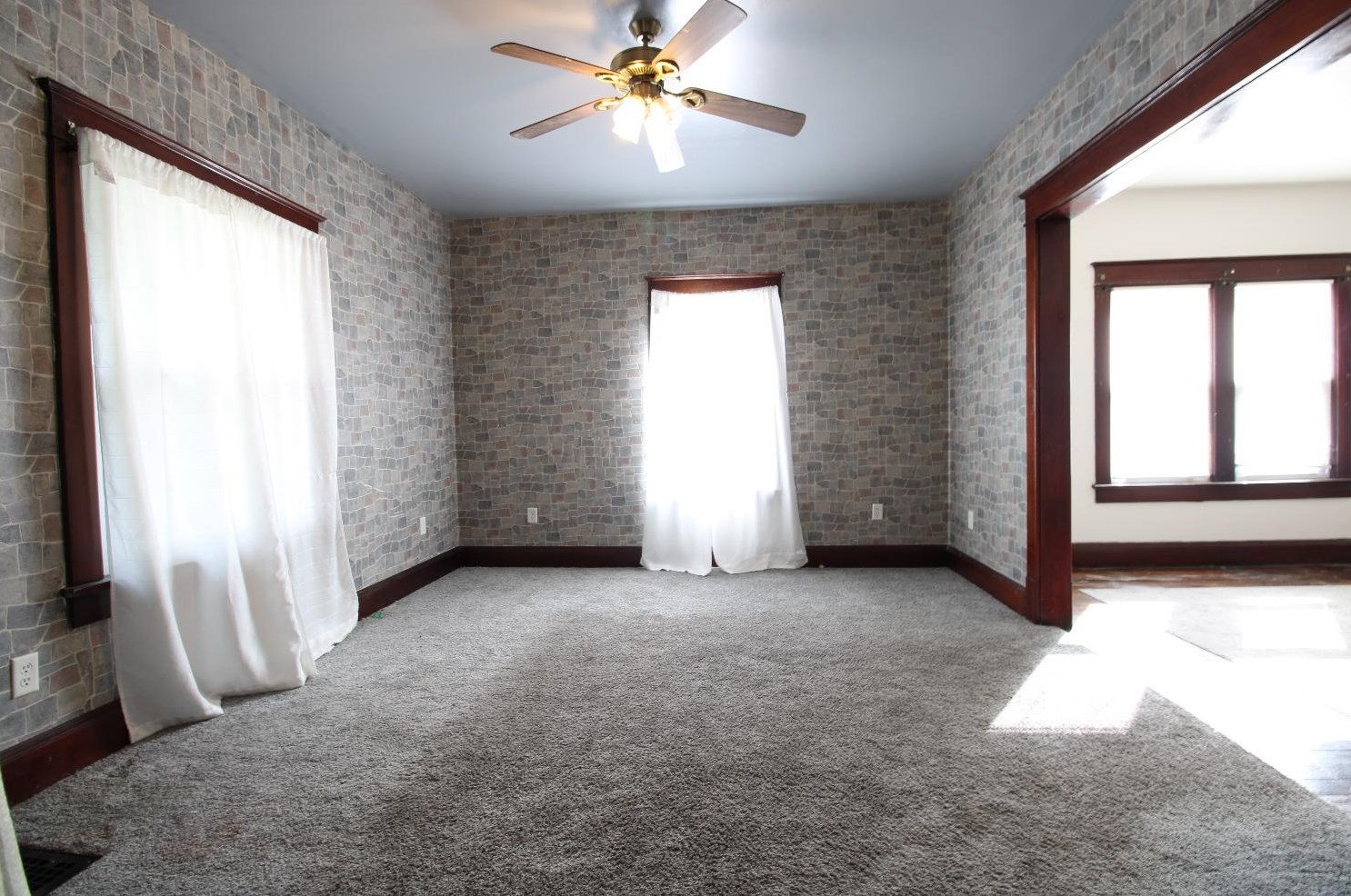 212 Lawrence St, La Porte, IN 46350-3914