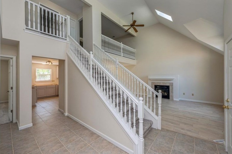 207 Fieldstone Dr, Porter, IN 46304