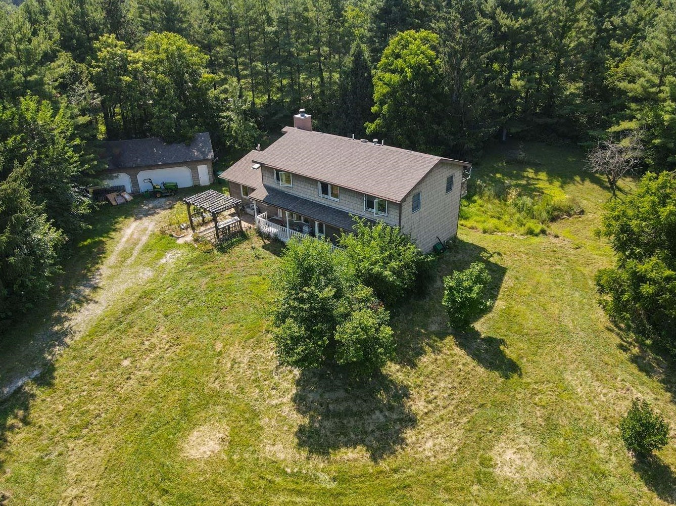 633 W Division Rd, Hebron, IN 46341