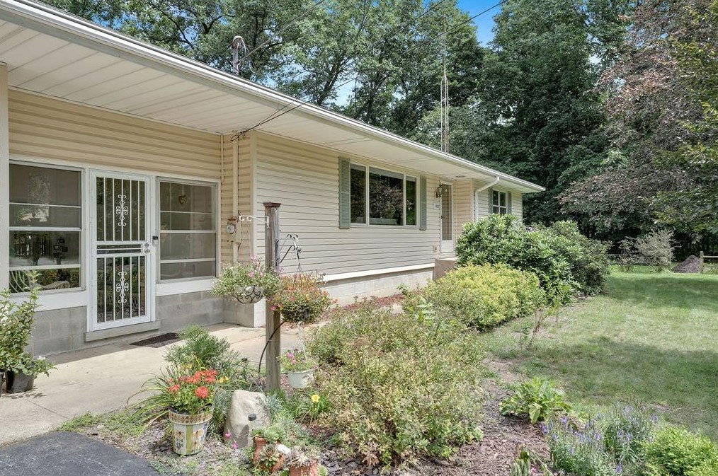 6821 Red Apple Dr, Michigan City, IN 46360