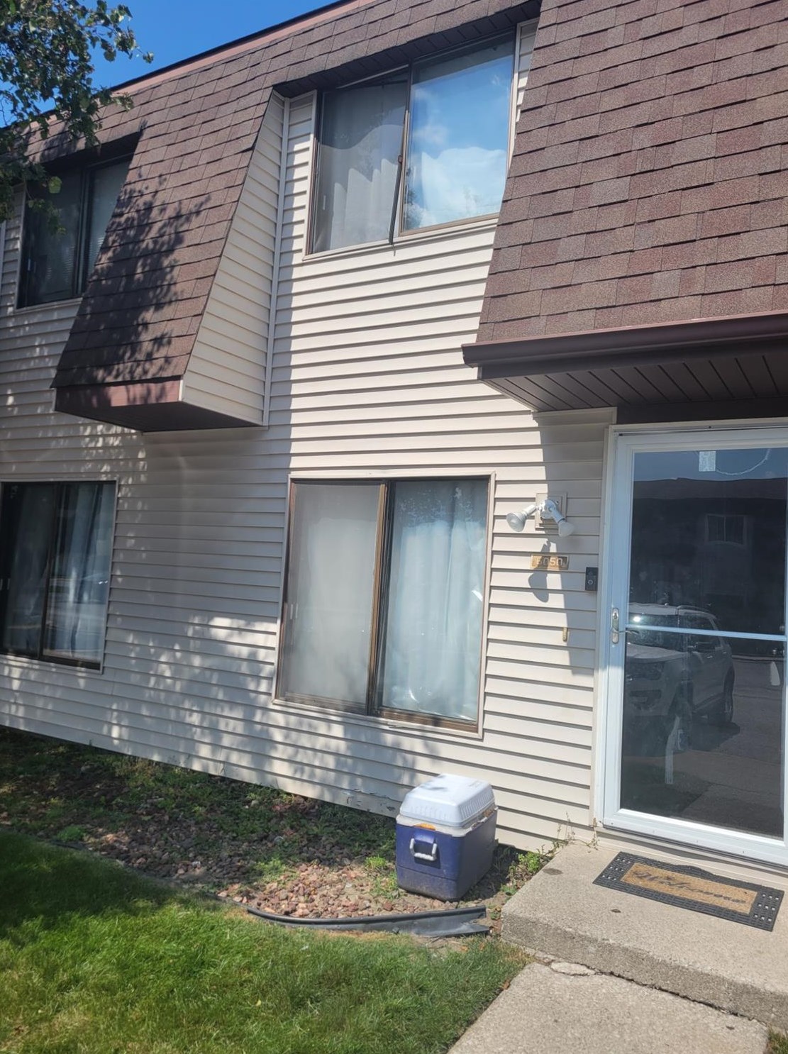 6050 Delaware Dr, Gary, IN 46410