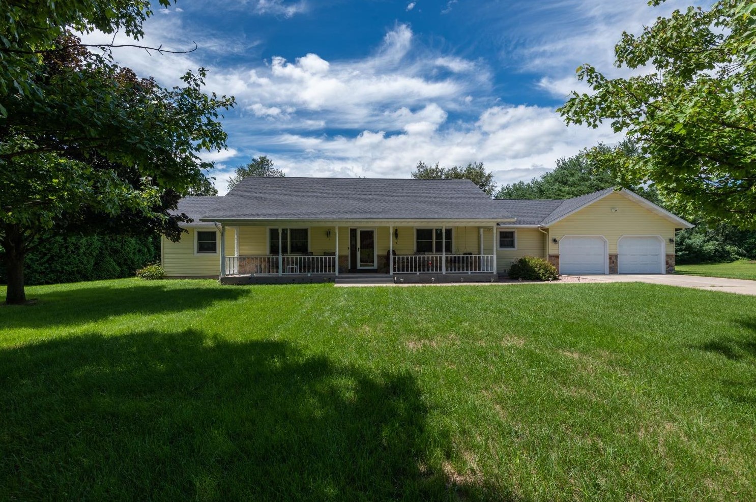 11388 West Dr, Demotte, IN 46310-8232