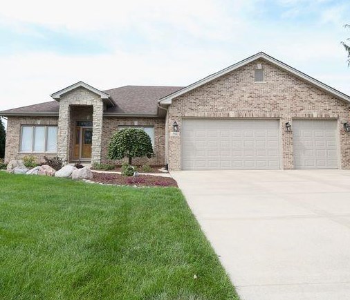 786 Cirque Dr, Crown Point, IN 46307