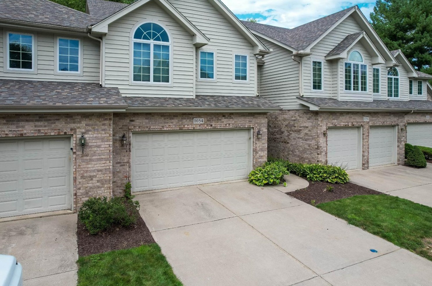 1054 Mission Hills Ct, Porter, IN 46304-9605