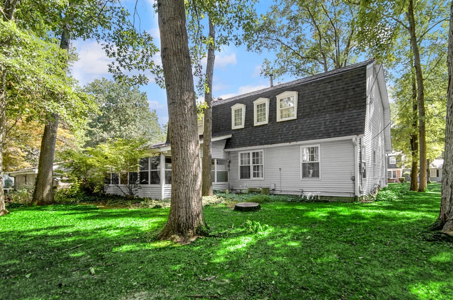 303 Powderhorn Dr, Valpo, IN 46383