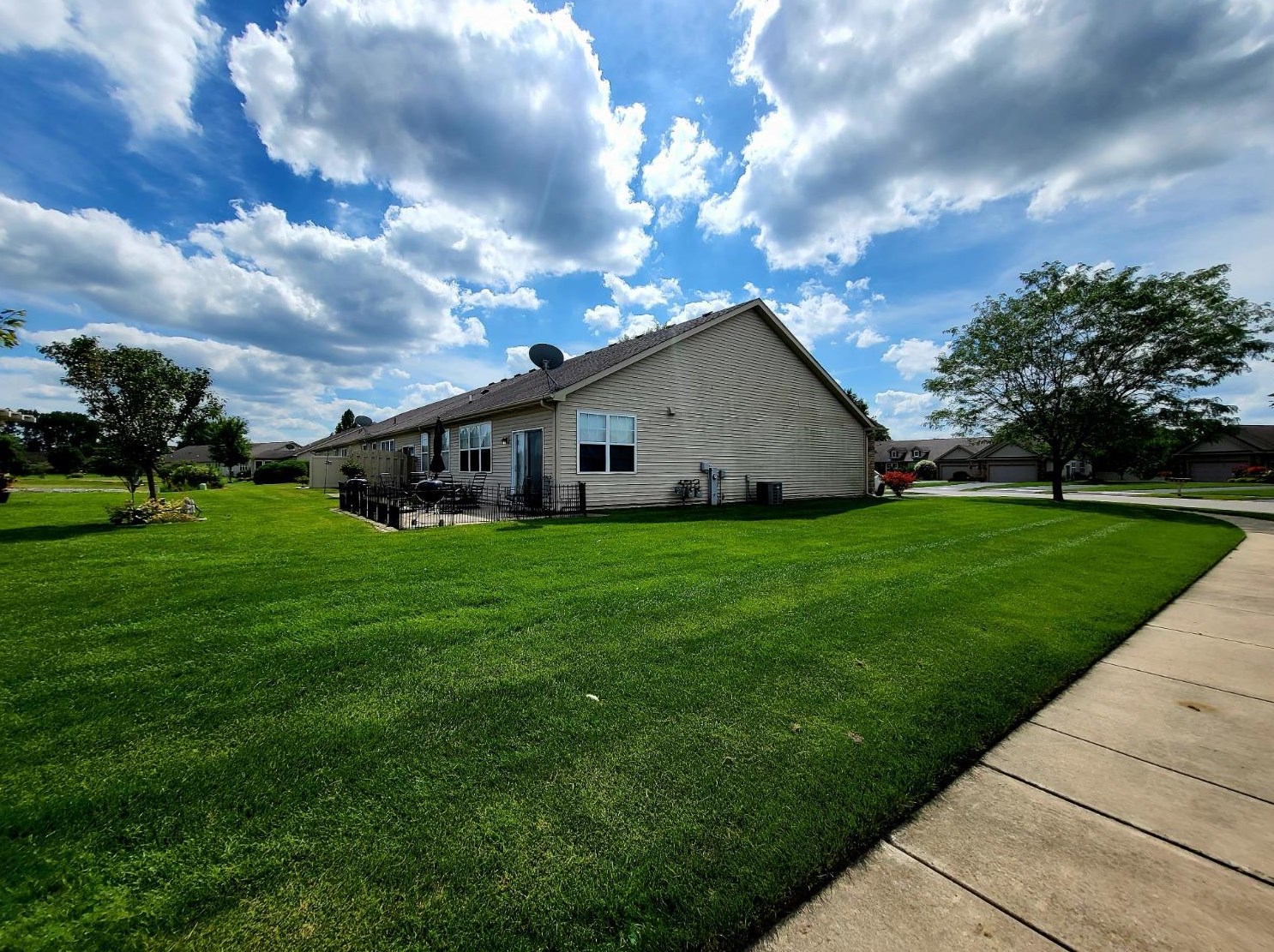 1207 Lily Ln, Schererville IN  46375-1471 exterior