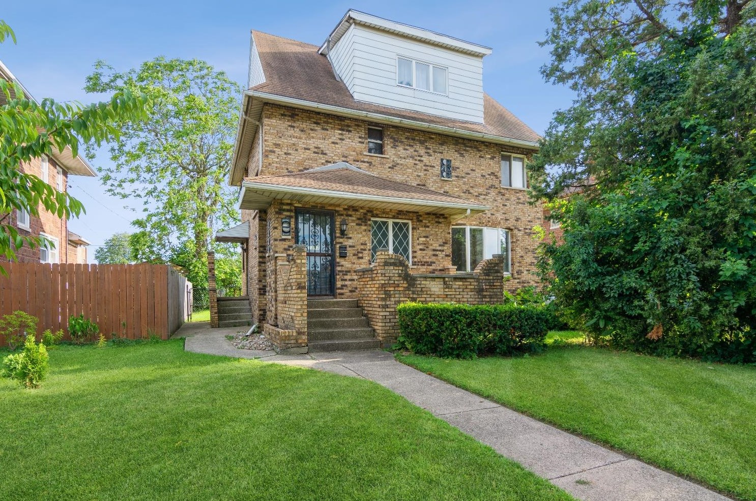 1217 Beacon St, East Chicago, IN 46312-3322