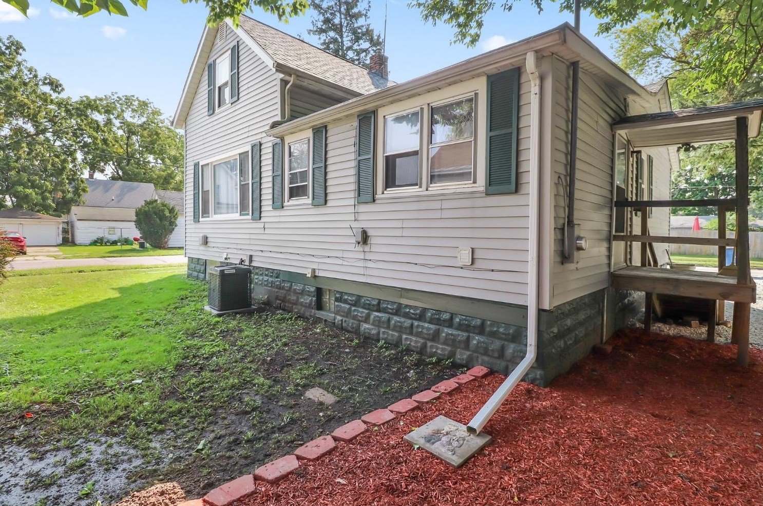210 Scott St, La Porte, IN 46350-3863
