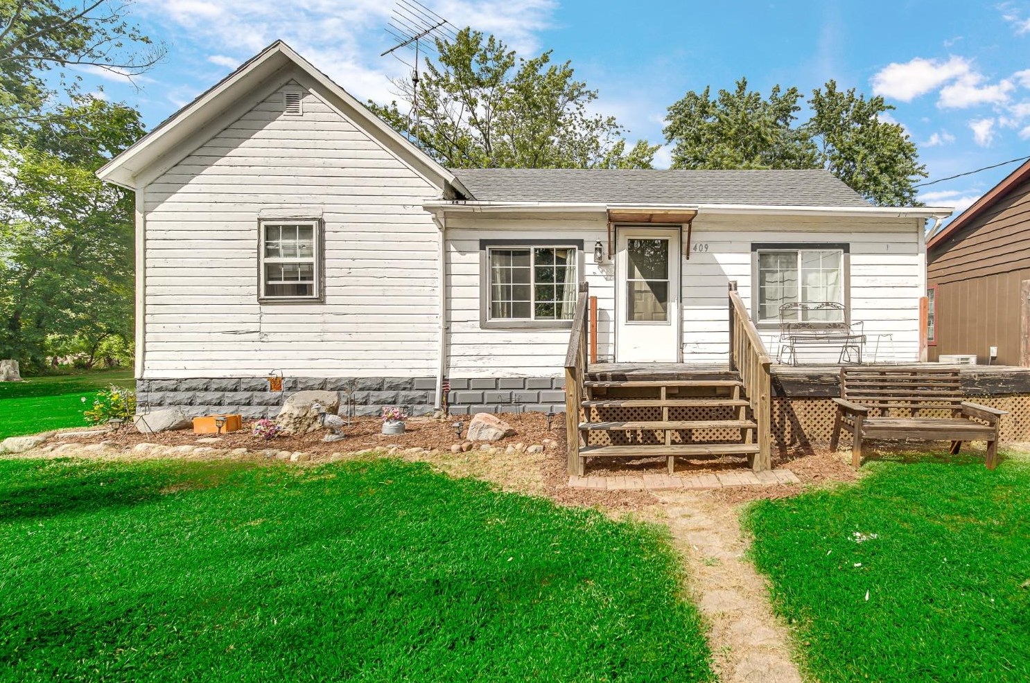 409 Dominic St, La Crosse, IN 46348-9521