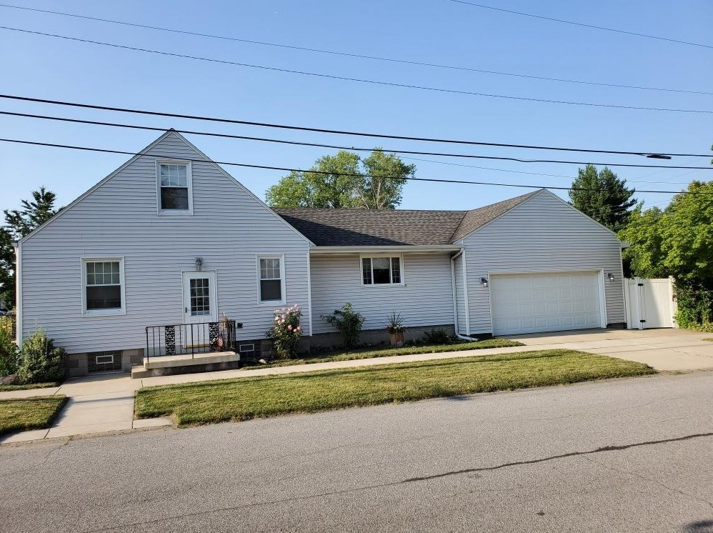197 S Virginia St, Hobart, IN 46342
