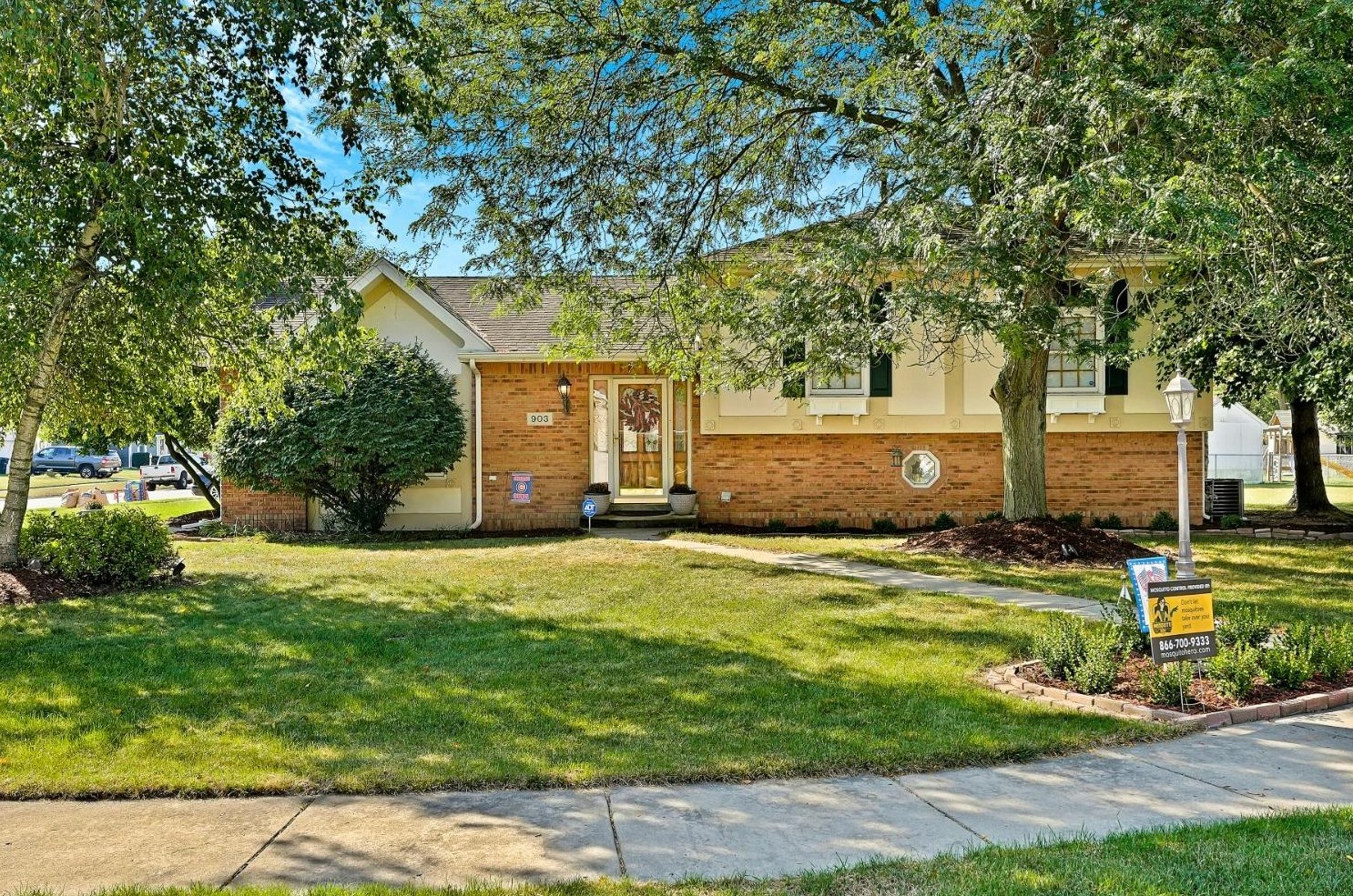 903 9th Ct, Hobart, IN 46342