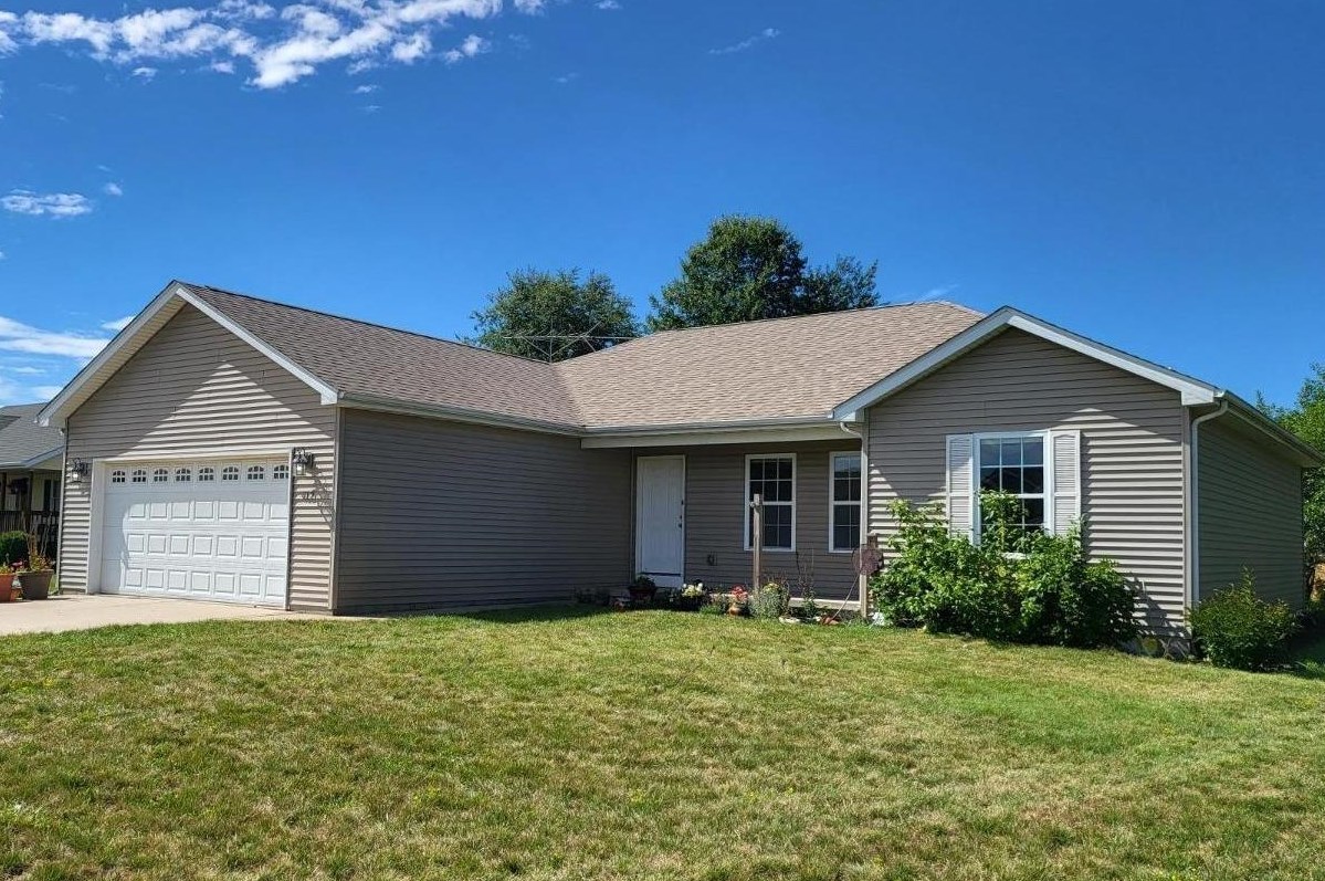 412 Juniper St, Demotte, IN 46310-7017