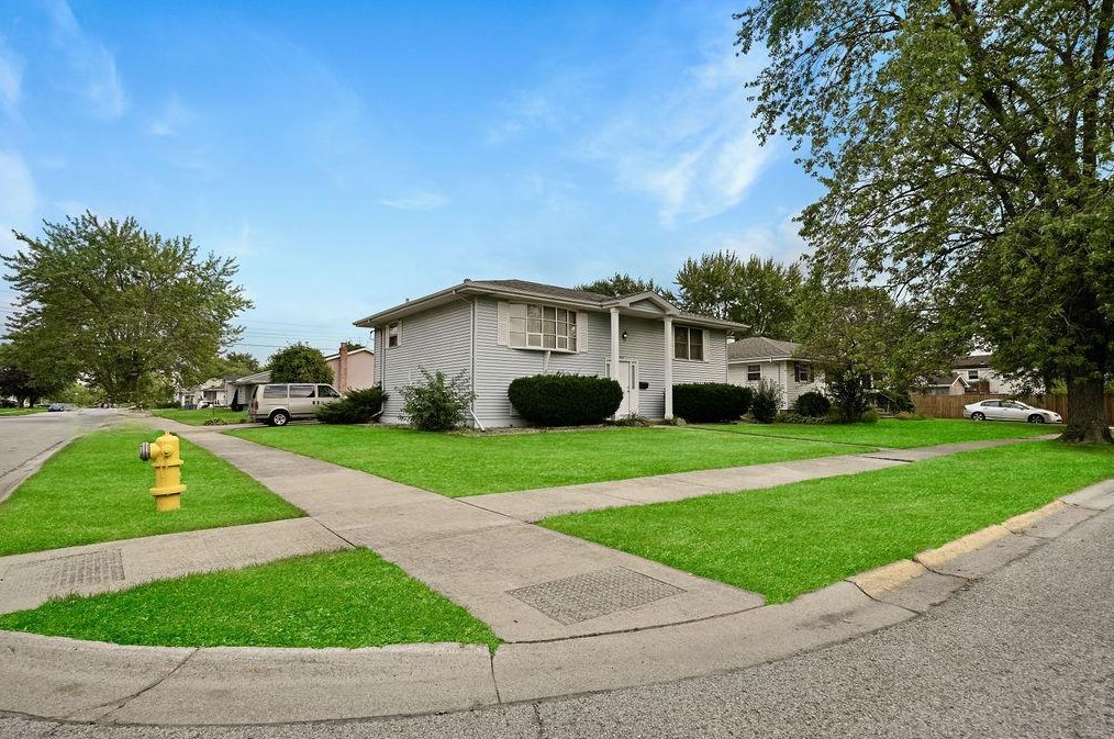 1017 Jackson Pl, Dyer, IN 46311