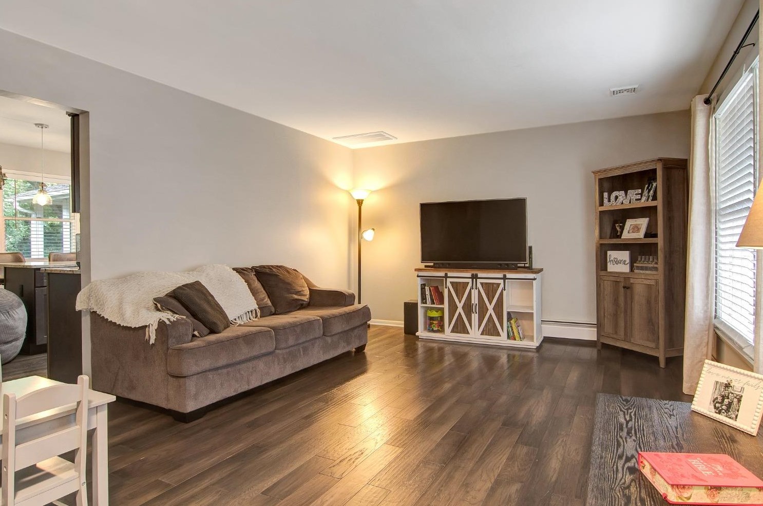 105 Fairlane Dr, Hebron, IN 46341