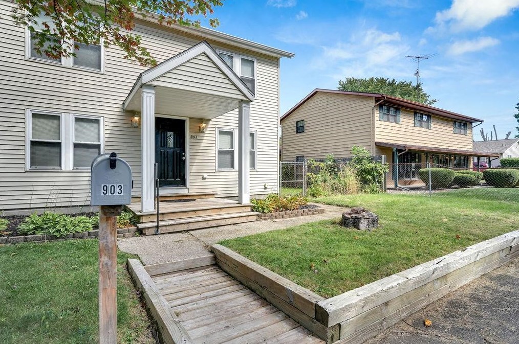 903 Division St, La Porte, IN 46350-4314