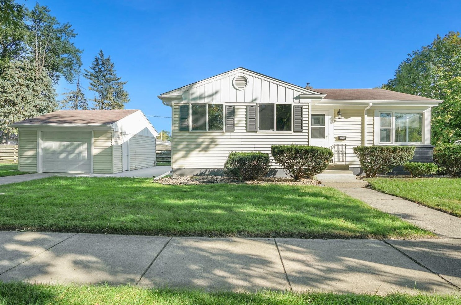 9248 Cottage Grove Pl, Hammond, IN 46322