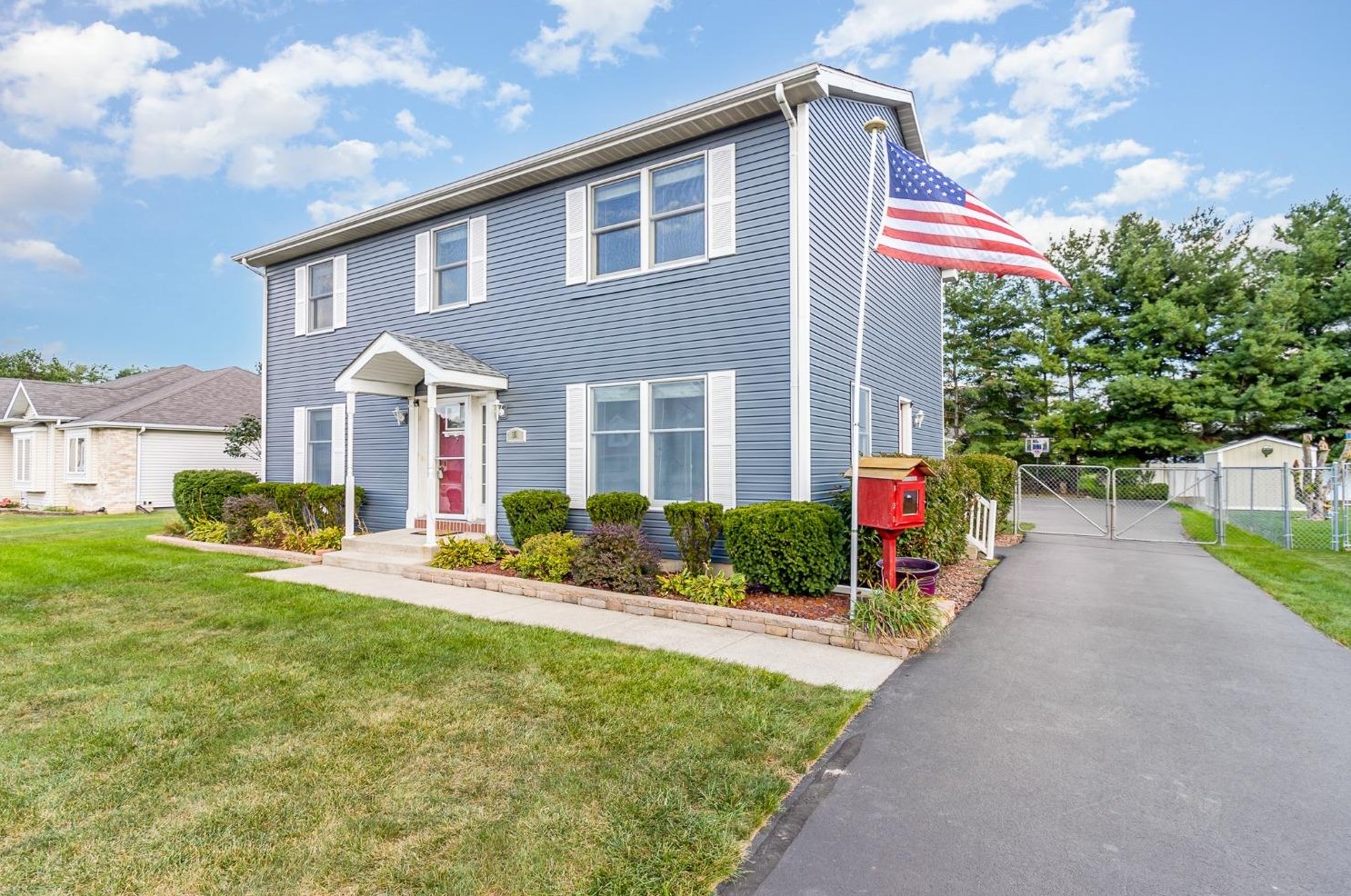 951 Springdale Dr, Hobart, IN 46342
